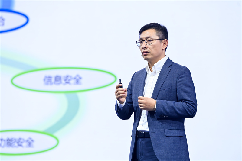 1765437508541073.jpg 立讯精密汽车事业部副总经理冯坚.jpg